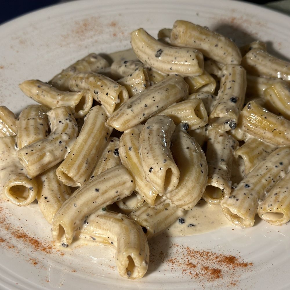 Il Cris - Rigatoni Cacio e Pepe - Italian Near Me - Lenno, 25 Il Cris - Rigatoni Cacio e Pepe - Italian Near Me - Lenno, 25