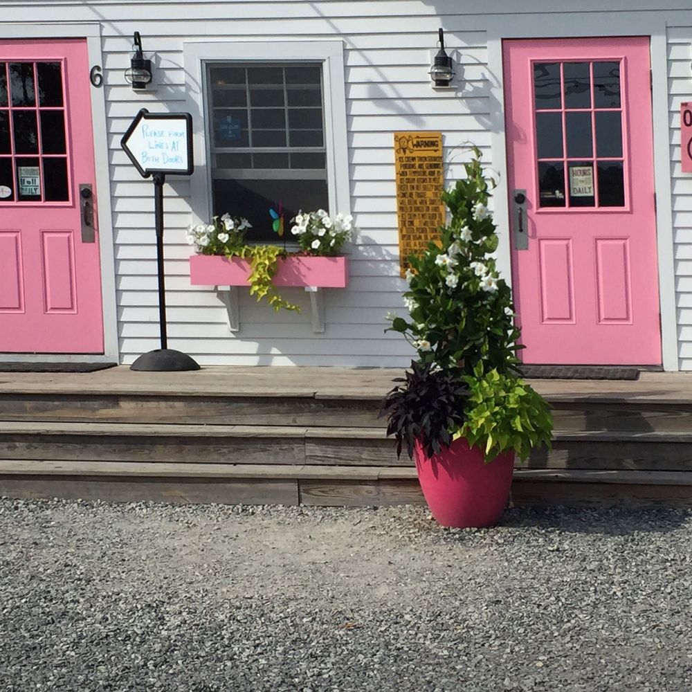 Scoop Deck - Front - Ice Cream & Frozen Yogurt Near Me - Wells, Maine Scoop Deck - Front - Ice Cream & Frozen Yogurt Near Me - Wells, Maine