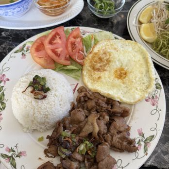 Cafe Bích Nga - Vietnamese Near Me - Pinellas Park, Florida
