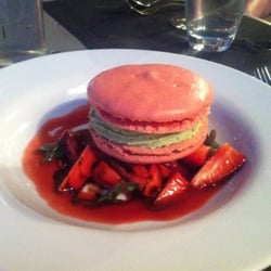 Vie de chateaux - Giant strawberry macaroon with pistachio cream, and balsamic reduction - delish