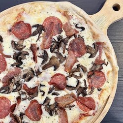 Chavo Crepes - Canadian pizza