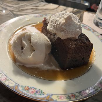 Oak and Ola - Sticky Toffee Pudding Cake, Toffee Sauce - New American Near Me - Tampa, Florida Oak and Ola - Sticky Toffee Pudding Cake, Toffee Sauce - New American Near Me - Tampa, Florida