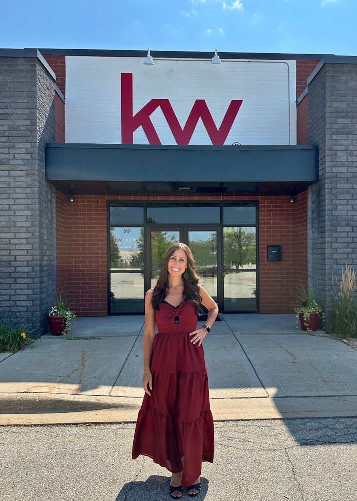 VALERIE HALL KELLER WILLIAMS FOX CITIES REALTOR 517 N Westhill Blvd