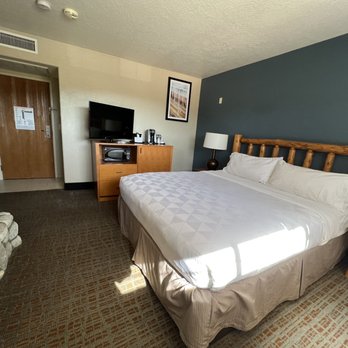 Holiday Inn The Lodge at Big Bear Lake - Room - Big Bear, CA