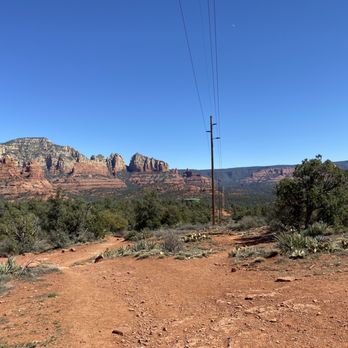 Sugarloaf Trailhead - Lots of powerlines - Hiking Near Me