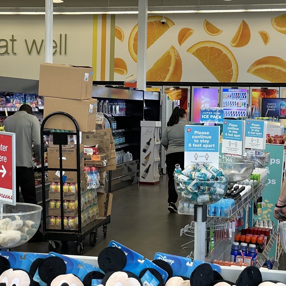Walgreens - shoppers in a grocery store - Drugstores Near Me - Orlando, Florida