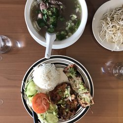 Kien Giang Pho - Beef phõ, lemongrass chicken & lemongrass pork combo