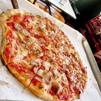 Frank Pepe Pizzeria - Special pizza - Pizza Near Me - Plantation, Florida Frank Pepe Pizzeria - Special pizza - Pizza Near Me - Plantation, Florida