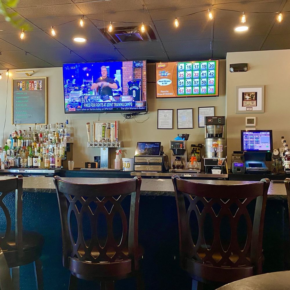 Post Office Pub - Bar area - American Near Me - Mineral Ridge, Ohio