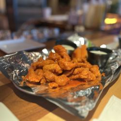 Play Book Sports Bar - Wings