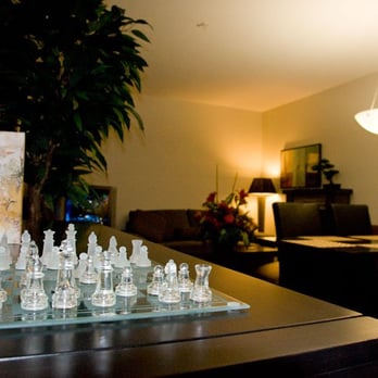 realTopia Vacation Rentals - 1BR+Den Condo - Property Management Near Me - Kelowna, British Columbia realTopia Vacation Rentals - 1BR+Den Condo - Property Management Near Me - Kelowna, British Columbia