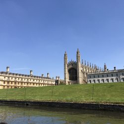 Cambridge Punt Company - A Cam River view of King's College Chapel given by the estate of Henry VIII‼