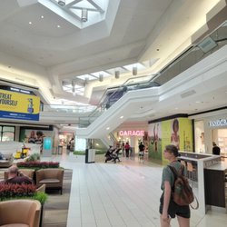 Bye Stress Relax Island - Mall center walking area.