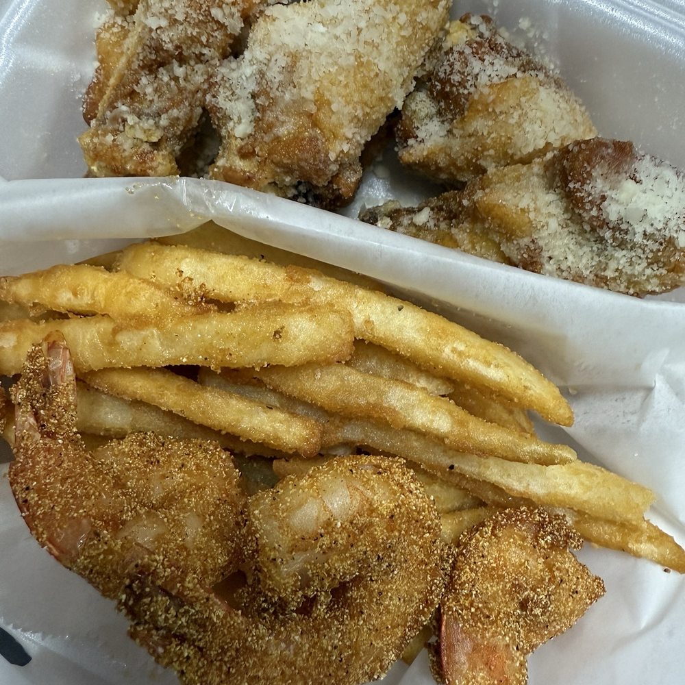 Garlic Parmesan chicken with a side of shrimp absolutely delicious! They took it out Garlic Parmesan chicken with a side of shrimp absolutely delicious! They took it out