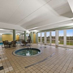 Best Western Plus Orangeville Inn & Suites - Pool
