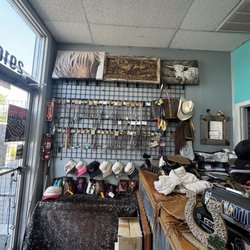 R Ranch Enterprises - More jewelry and bags cellphones!!