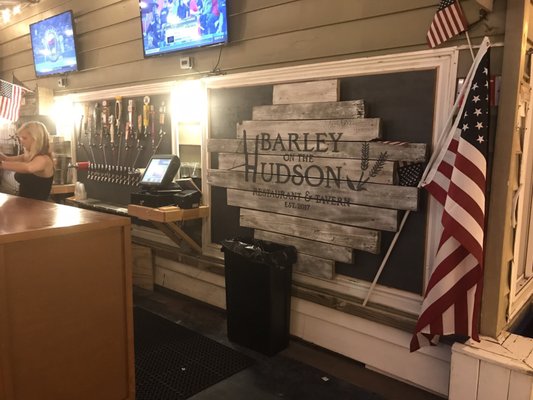 Barley on the Hudson by null