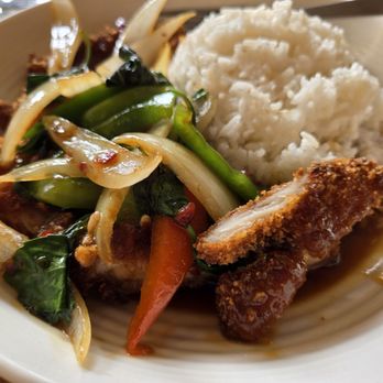 Lemon Thai Cuisine - Crispy chicken hot basil - Thai Near Me - Somerville, Massachusetts Lemon Thai Cuisine - Crispy chicken hot basil - Thai Near Me - Somerville, Massachusetts