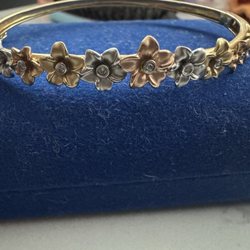 Central Maui Gold and Loan - Flower bangle for the wife