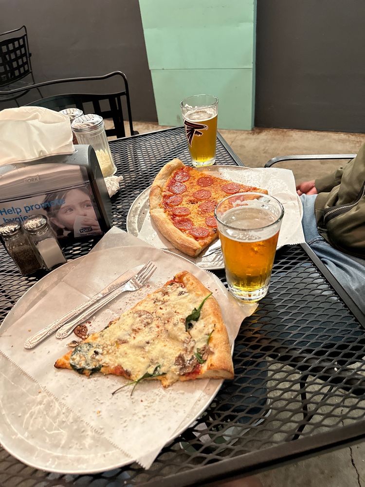 Food from Fellini's Pizza