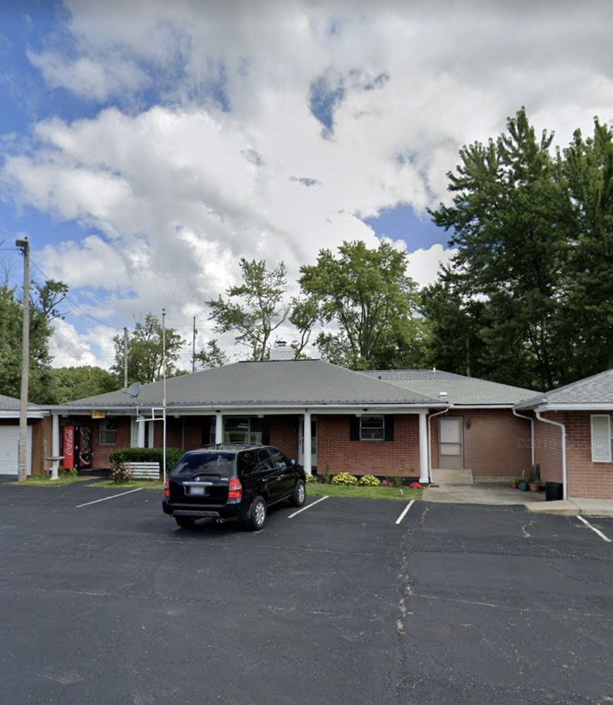 COLONIAL MOTEL Updated September 2024 17 Photos 1940 Elida Rd