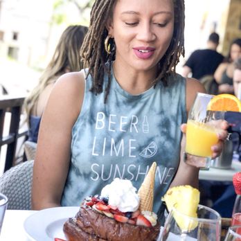Hash Kitchen - Mimosa flight and french toast - Breakfast & Brunch Near Me - Scottsdale, Arizona