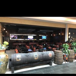 Guacamoles mexican cuisine - Trumbull - Mall seating area