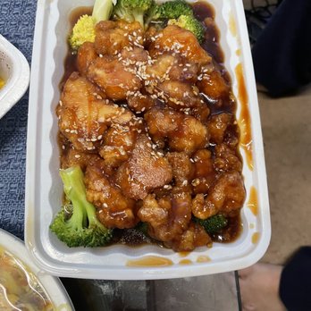Golden Dragon - a container of chicken and broccoli - Chinese Near Me - Trenton, New Jersey Golden Dragon - a container of chicken and broccoli - Chinese Near Me - Trenton, New Jersey