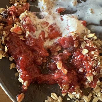 Packers Kitchen + Bar - This is their berry crisp on our first night. It was jelly with some oats on top warmed up. Not. Good. At.  All. - Seafood Near Me - Blaine, Washington