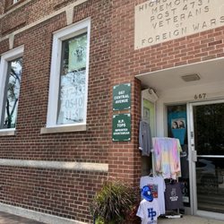 HP Tops - Entrance to store in old historic building.