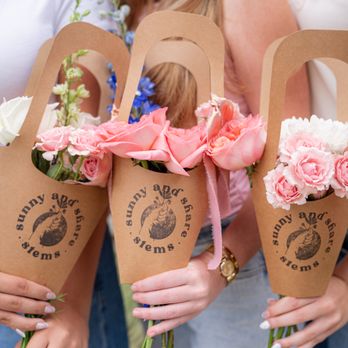 Sunny and Share Stems - Floral Designers Near Me Sunny and Share Stems - Floral Designers Near Me