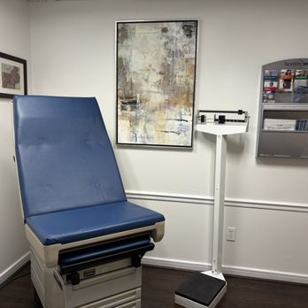 Broderick Kathleen MD Facp - Exam room - Internal Medicine Near Me - Naples, Florida Broderick Kathleen MD Facp - Exam room - Internal Medicine Near Me - Naples, Florida