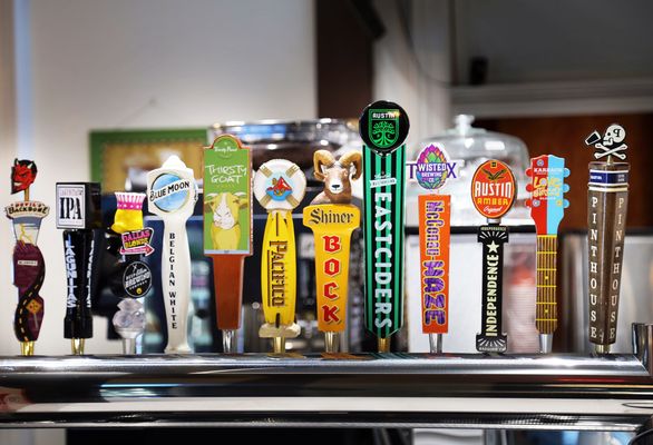 Walter's Tavern by null