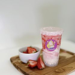 Aunty’s Hau Hale - STRAWBERRY YOGURT SMOOTHIE
