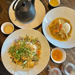 Cafe Green - Bún (vermicelli salad) with chicken satay, tofu coconut curry, and tea