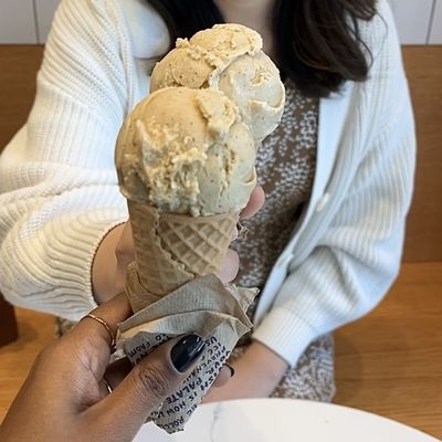 Jeni's Splendid Ice Creams by null