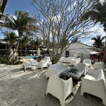 Bali Hai Beach Resort - Outdoor seating fire pit - Hotels Near Me - Holmes Beach, Florida Bali Hai Beach Resort - Outdoor seating fire pit - Hotels Near Me - Holmes Beach, Florida