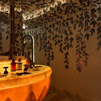 Bacchanalia - The bathroom - Wine Bars Near Me - London, XGL