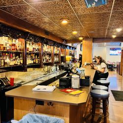 Momma's Mustard, Pickles & BBQ - The Bar