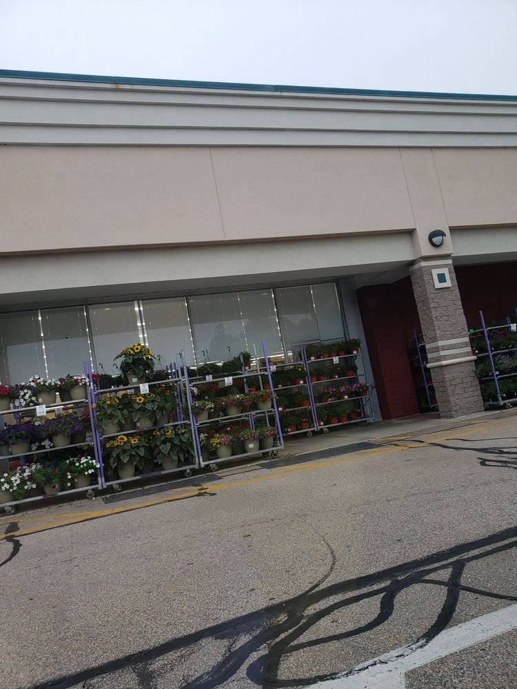 OCEAN STATE JOB LOT Updated September 2024 15 Reviews 288 E Main Rd, Middletown, Rhode