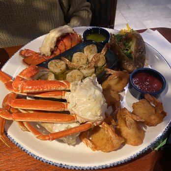 Red Lobster - Ultimate Feast - Seafood Near Me - Monroeville, Pennsylvania Red Lobster - Ultimate Feast - Seafood Near Me - Monroeville, Pennsylvania