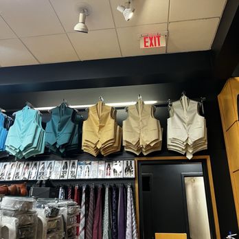 Men's District - Vests - Men's Clothing Near Me - El Cajon, California Men's District - Vests - Men's Clothing Near Me - El Cajon, California