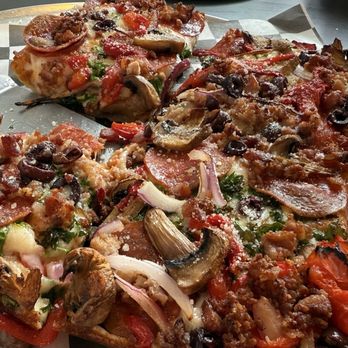 Motor Town Pizza - Pizza Near Me - Richmond Heights, Missouri