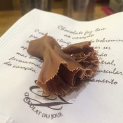 Chocolat Du Jour - Chocolate ao leite com creme de avelã