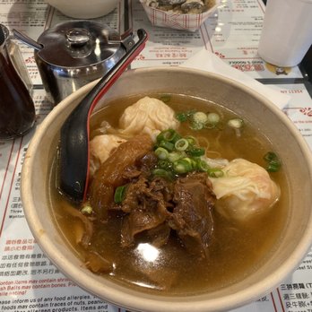 Maxi’s Noodle - Shrimp wonton and beef tripe noodle soup! Yum - Cantonese Near Me - Flushing, New York Maxi’s Noodle - Shrimp wonton and beef tripe noodle soup! Yum - Cantonese Near Me - Flushing, New York