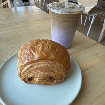 OMi - Croissant Chocolate & Iced Ube Latte - Desserts Near Me - Chicago, Illinois