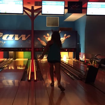 Great Wolf Lodge - Bowling time - Resorts Near Me - Traverse City, Michigan