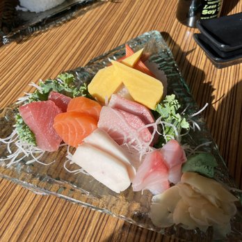WAZA Sushi & Ramen - Chirashi Lunch Special $16. Very good. - Sushi Bars Near Me - Brooklyn, New York WAZA Sushi & Ramen - Chirashi Lunch Special $16. Very good. - Sushi Bars Near Me - Brooklyn, New York