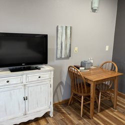 Inn At Walnut Creek - Cozy Suite seating area