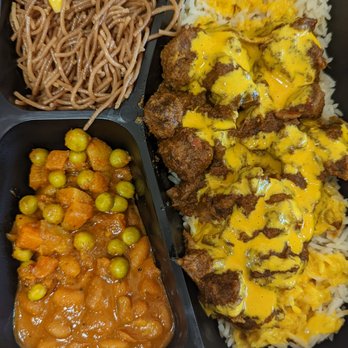 Afra Grill | African & Somali Cuisine - Bariis rice, habo steak, adriyad, veggie mix, topped with Afra fantastic sauce. - African Near Me - Columbus, Ohio